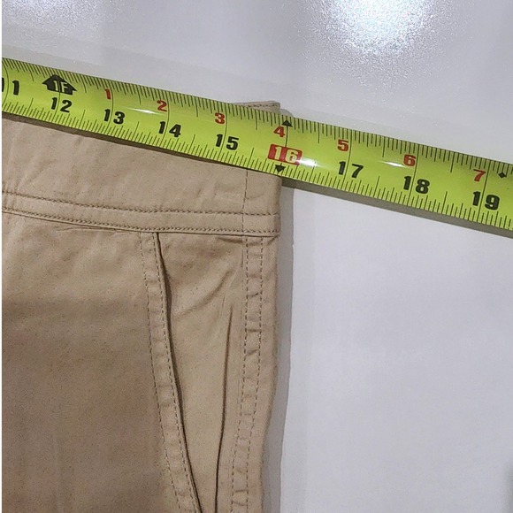 Saks Fifth Avenue Threads Shorts Womens 10/30 Tan Bermuda 100%Cotton Flat Front - Picture 3 of 6